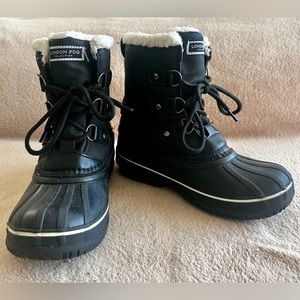 London Fog kids winter snow boots. Waterproof and warm.